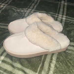 Womens suede platform slippers, size 9